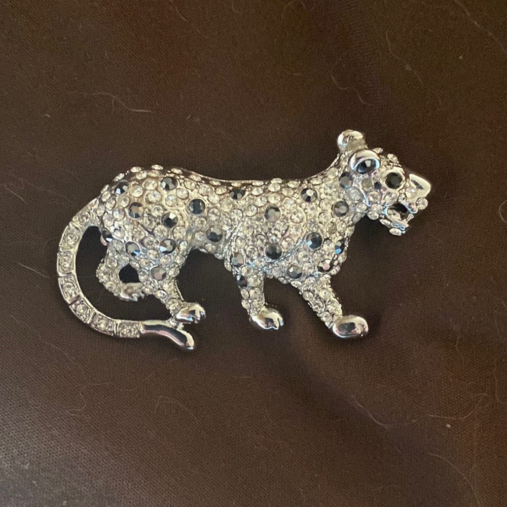 Black panther broach